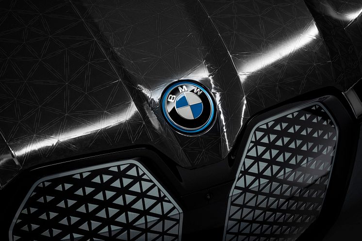 BMW iX med E Ink