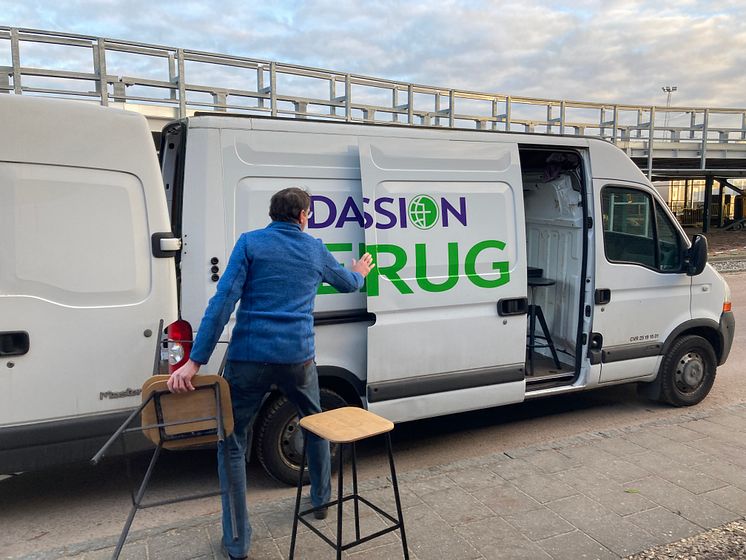 Danmission var mødt op for at tage imod en del af inventaret