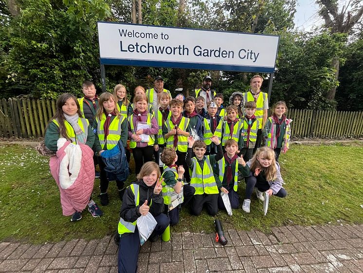 The 4 Letchworth Cubs planted 400 bulbs at the station