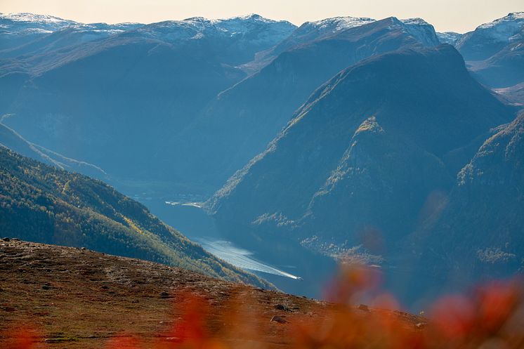 Fra Prest har man utsikt mot Flåm og Aurlandsfjorden