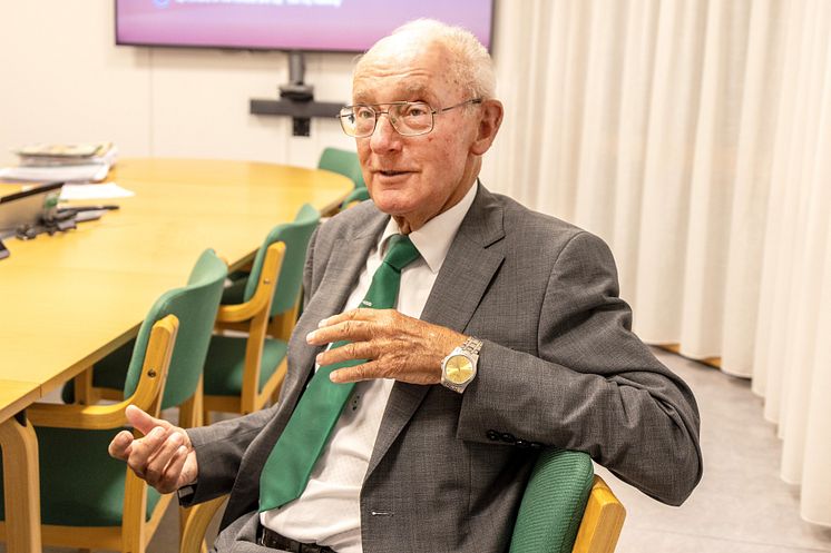 E. Jolberg