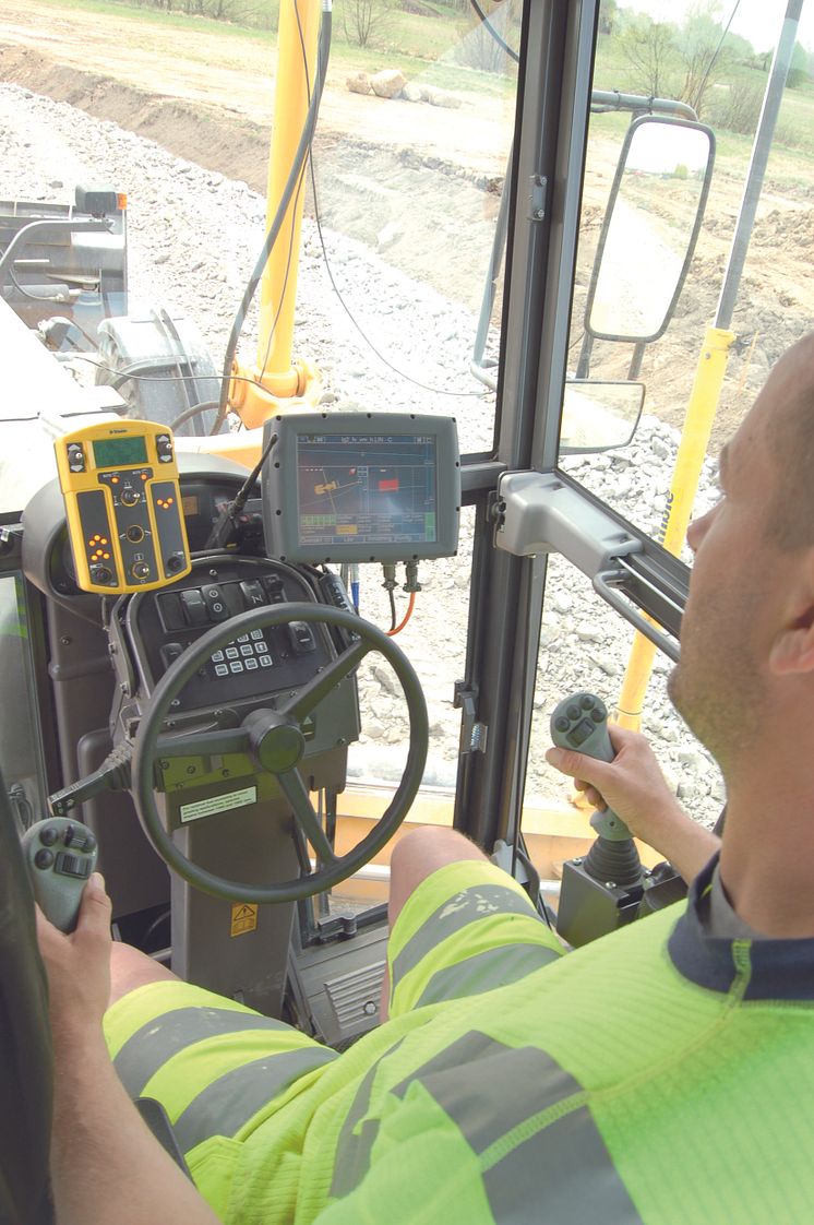 SVAB elservo till Volvo väghyvlar - hos kund