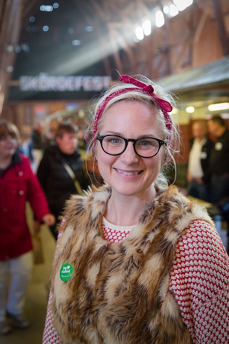 Lisa Lemke underhåller på matscenen foto Thomas Carlén