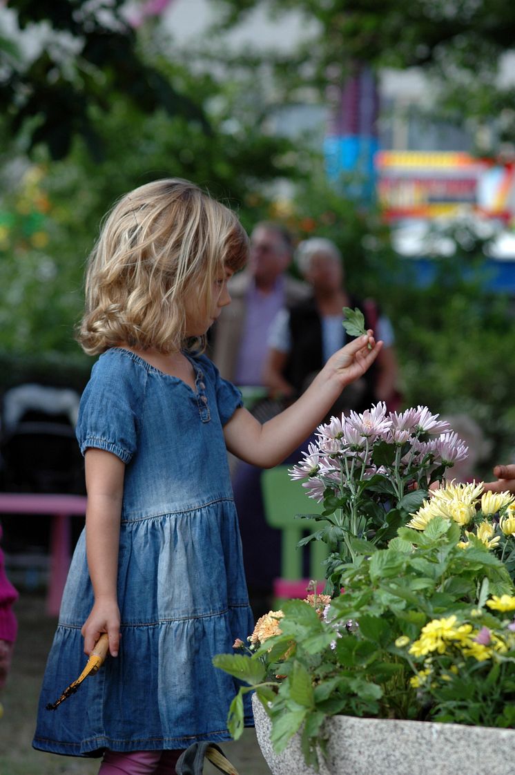 Barn lär sig plantera i offentliga miljöer