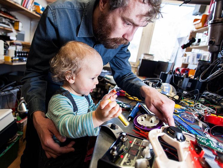 Skapa nytt av gammal elektronik. Andreas Hammar besöker Tekniska museet under sportlovet. 