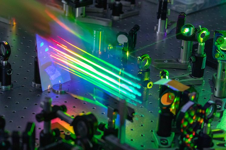 Laser a impulsi ultrabrevi utilizzati presso il dipartimento di Fisica del Politecnico di Milano per studiare le celle fotovoltaiche-1.jpg