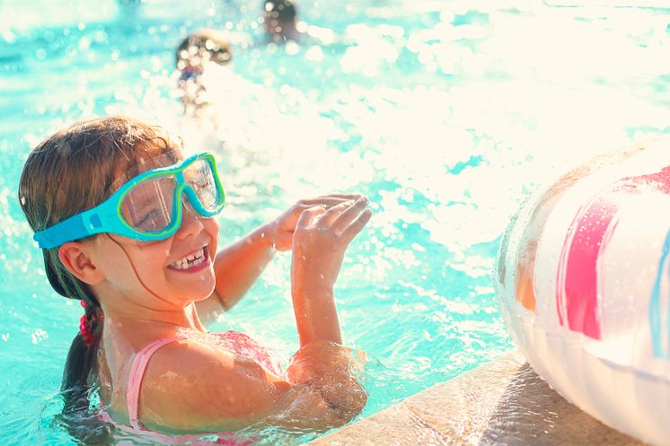 37449567-one-small-girl-having-fun-in-outdoor-pool