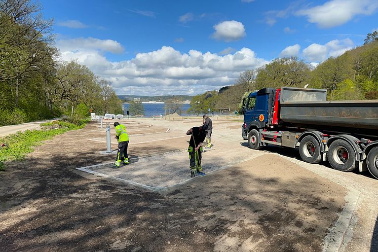 arbete pågår vid ställplatserna.jpg