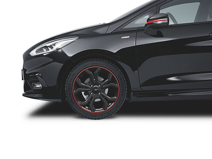 FordFiesta_RedBlack_03