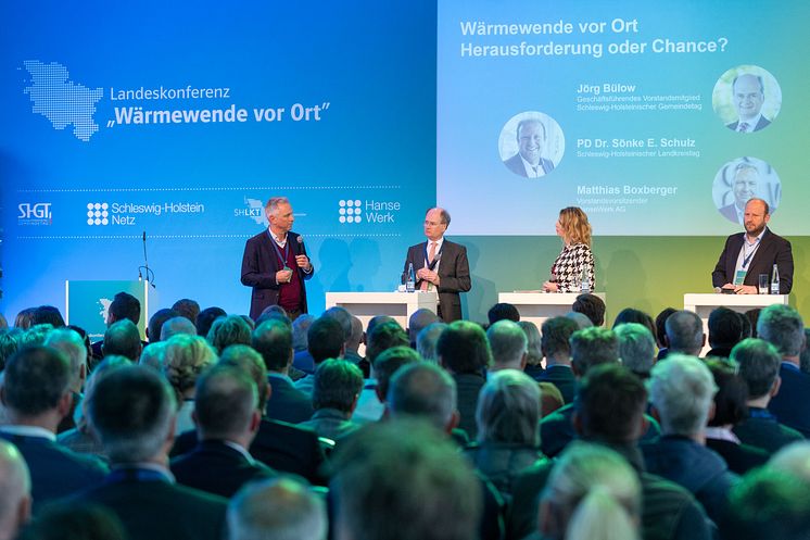 240424_Podium_Wärmekonferenz.jpg