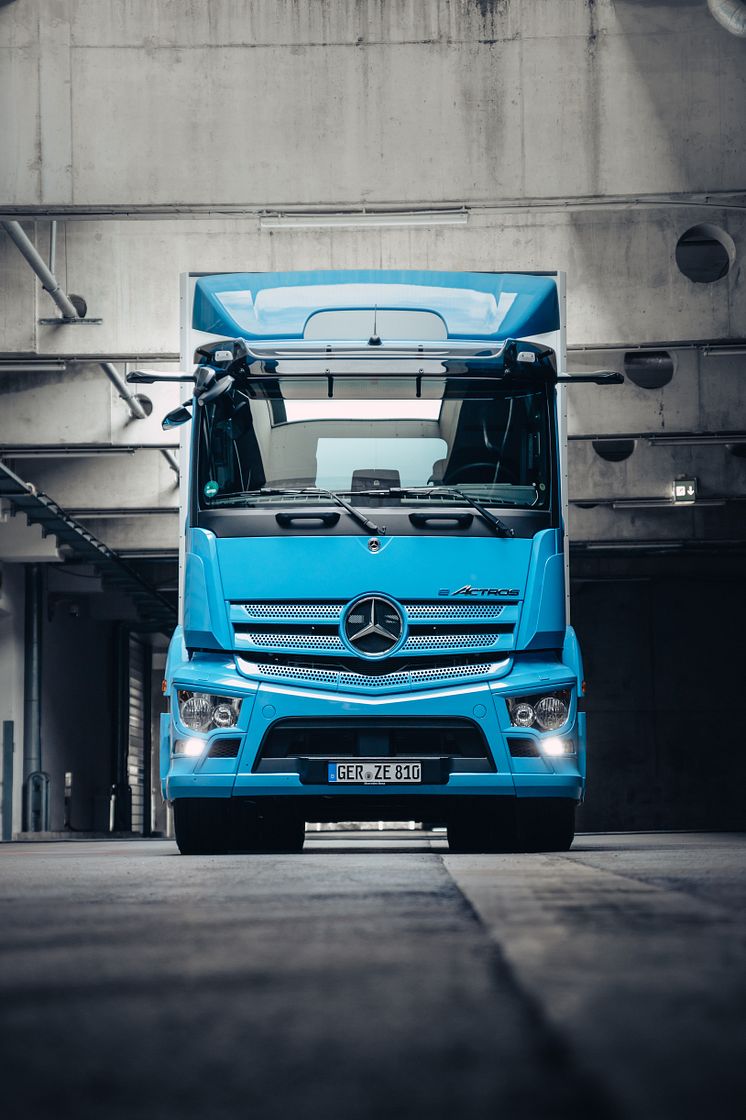 eActros_premiere00004