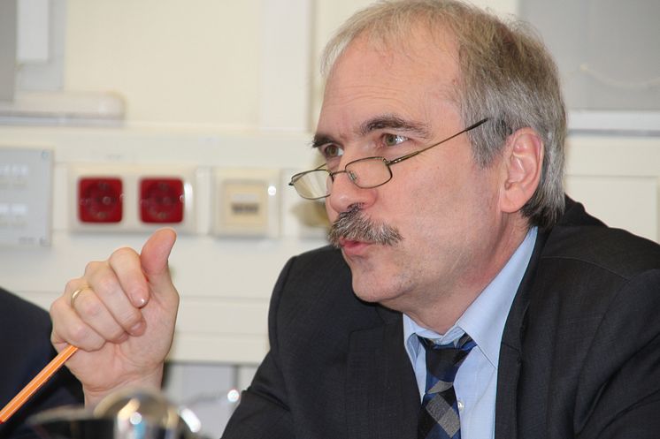 Brandenburgs Wissenschaftsstaatssekretär Martin Gorholt informierte sich am 26. März 2015 über den „Wildauer Weg der dualen Ausbildung“