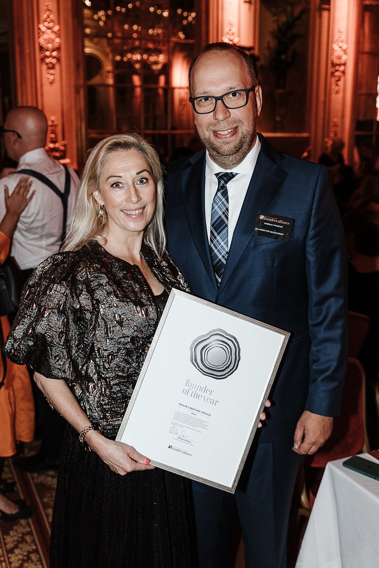 Malin Lindfors Speace, Founder of Ethos, won Silver as Founder of the Year Small Size Companies, Leading the Charge in Elevating Corporate Sustainability Strategies, by founders Alliance