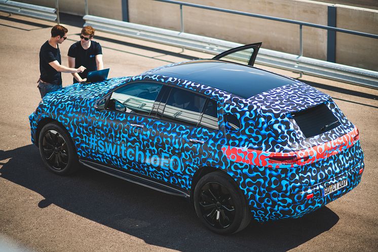 Elbilen Mercedes-Benz EQC under förserietester i Spanien.