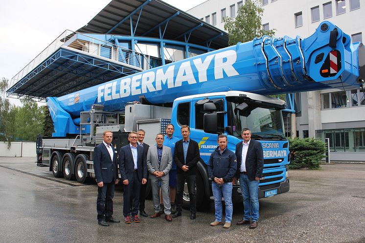 Scania P 450 mit Ruthmann Steiger von Felbermayr_4_Gruppenfoto