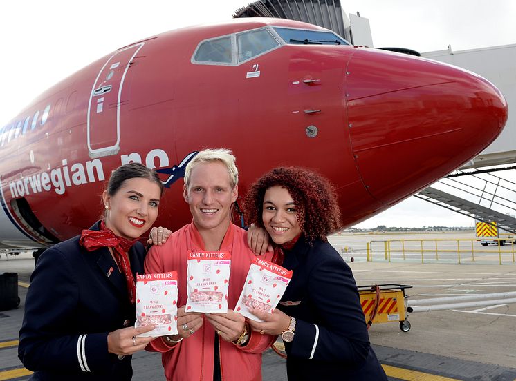 Jamie Laing with Norwegian cabin crew