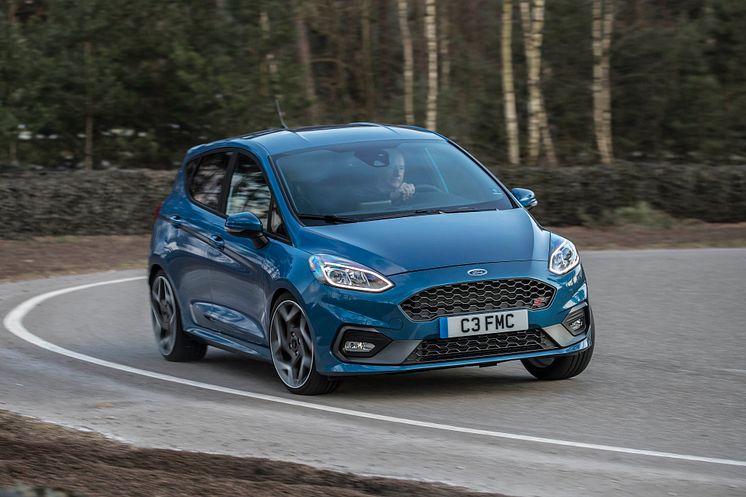 FORD_2018_FIESTA_ST_5door_16