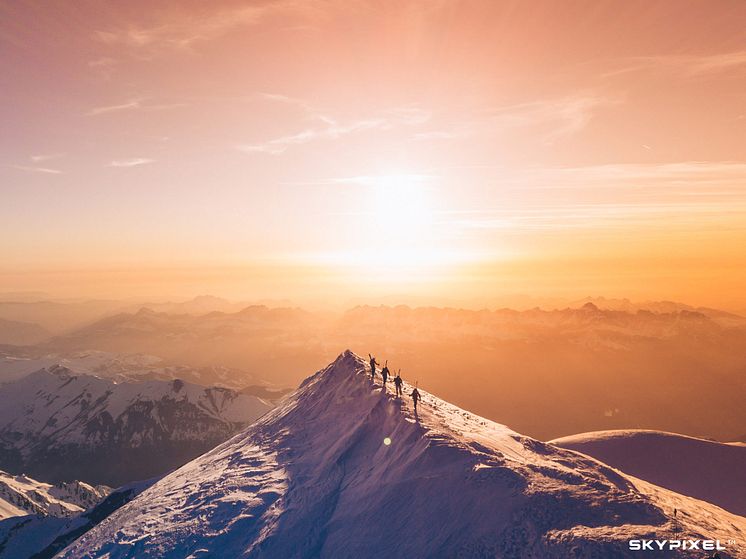 2018 SkyPixel Contest-Nominated Entries-Summit for the team Mont Blanc