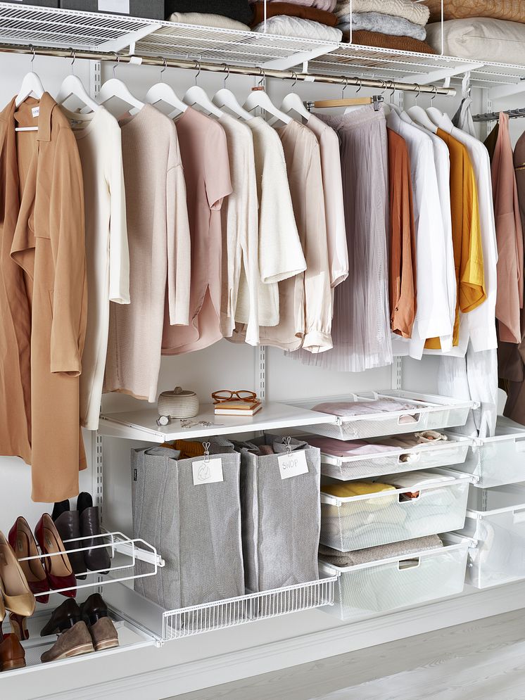 Elfa-closet-interior-bedroom-recycling-1b-high300_jpg