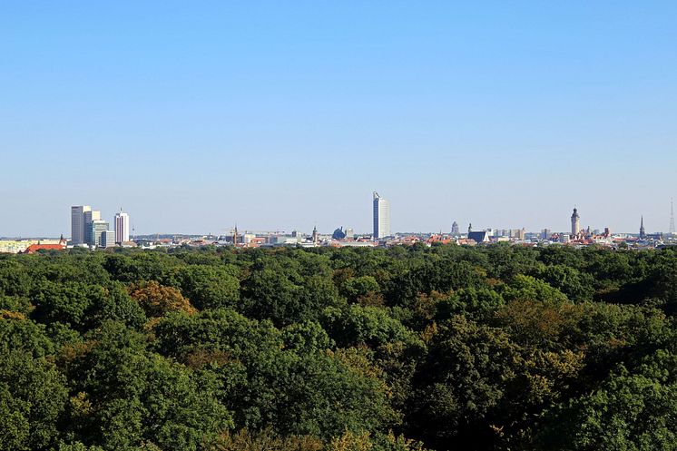 Blick vom Rosental auf Leipzigs Skyline