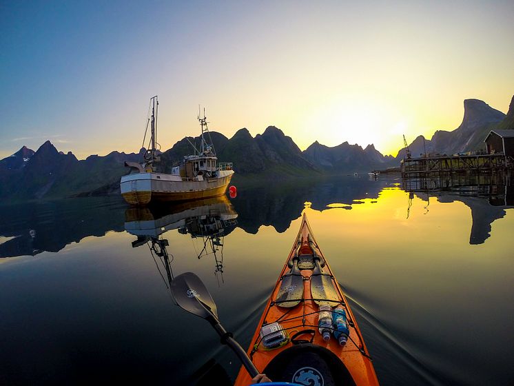 Kayak on Kjerkfjorden,  Lofoten-Photo - Tomasz Furmanek - VisitNorway.com (3).jpg