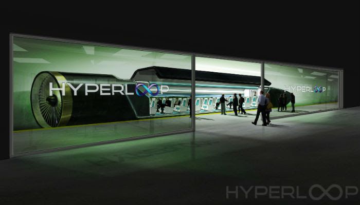 Passagerare kliver ombord Hyperloop One.