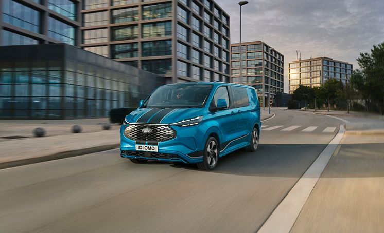 2022_FORD_TRANSIT_BEV_SPORT_01.jpg