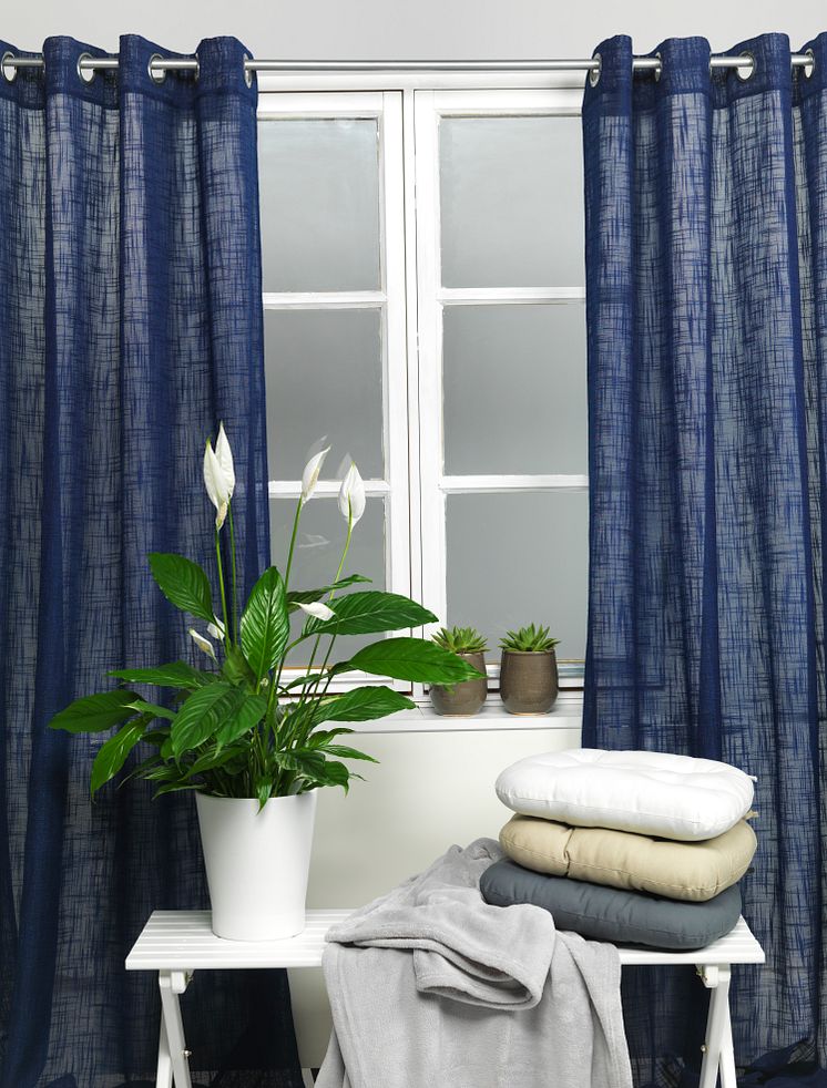 Curtain Signe, Chair pad Form, Blanket Irma coral fleece