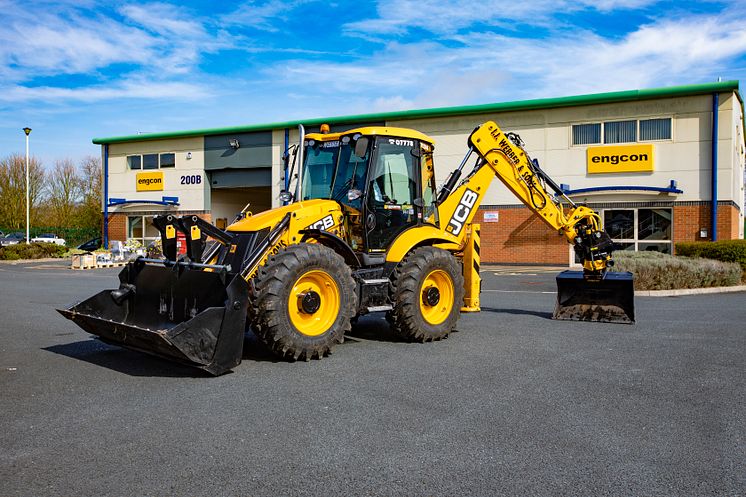 JCB 4CX with engcon Tiltrotator_1