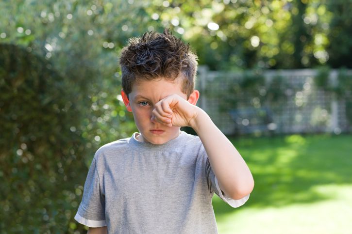 Allergisk rinit - pojke med symtom