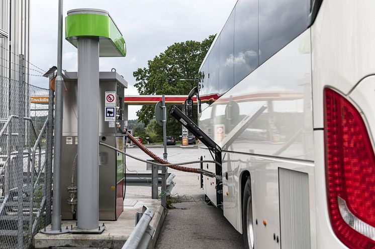 Scania Interlink MD an LNG-Tankstelle