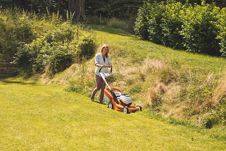 Nye effektive batteriplæneklippere fra STIHL