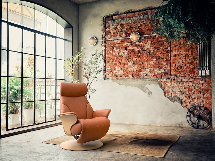 Stressless_Adam_M_Disc_Paloma_New_Cognac_Oak_1.jpg