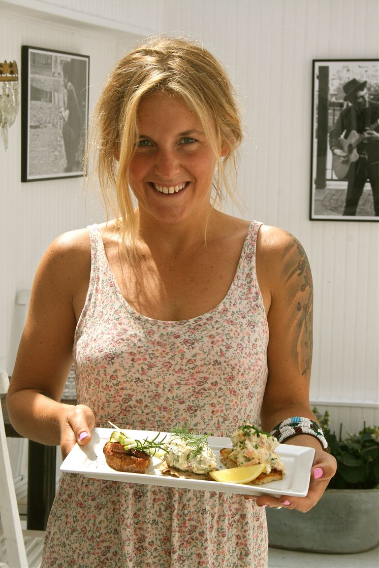 Lisa Wallén, owner of Lisa's serving 'Smörgåsbord on a plate'