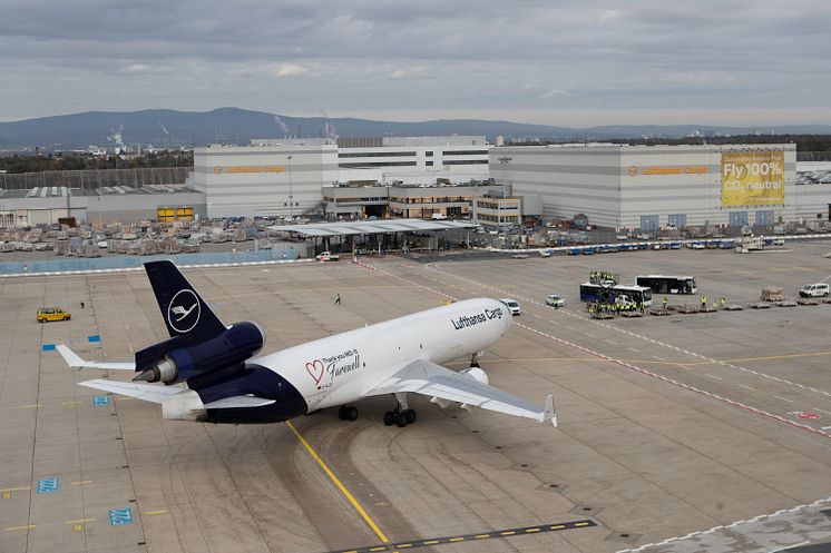 MD-11F Heli-Photo Taxiing