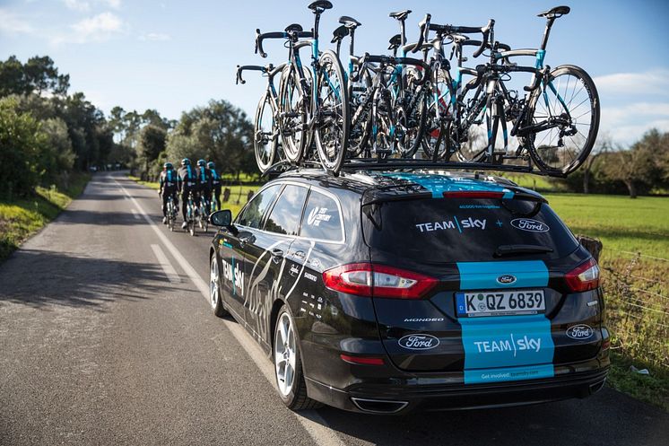 A Ford bejelenti együttműködési szándékát a Team Sky csapattal; a vállalat lesz az elit kerékpárcsapat exkluzív autó- és haszongépjármű-szállítója