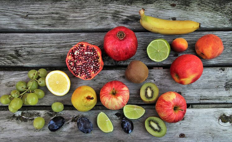 colourful-fruit-wooden-table