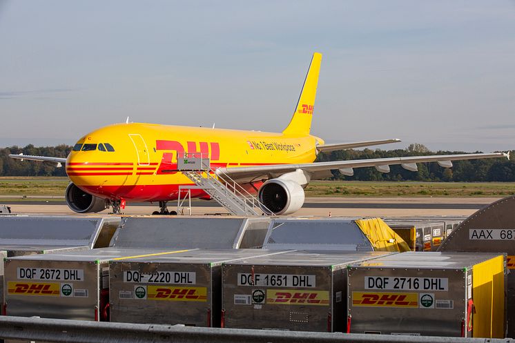 dhl-express-gptw-airplane