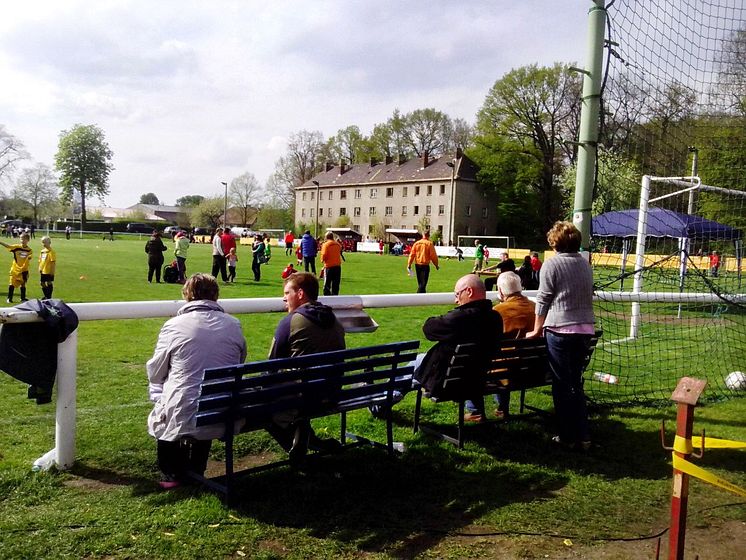 Sportlicher Einsatz für Bärenherz: Fußballturnier in Thierbach