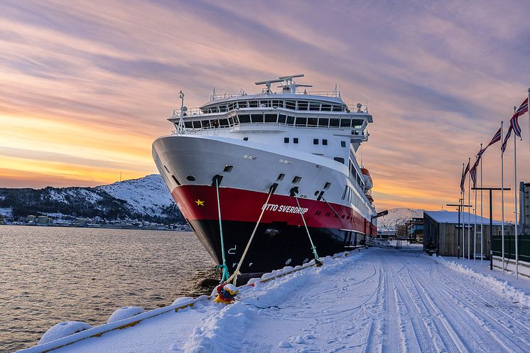 OS-alesund_Norway_HGR_151078_Photo_Jan_Hvizdal_Hurtigruten