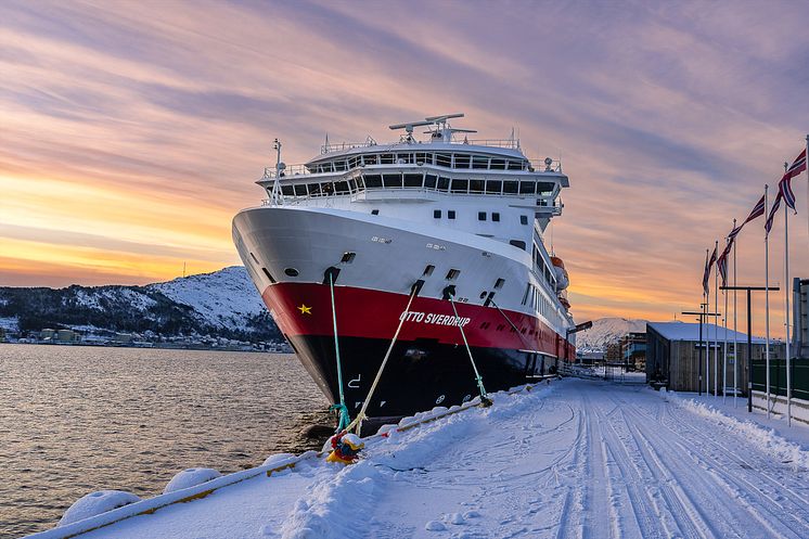 OS-alesund_Norway_HGR_151078_Photo_Jan_Hvizdal_Hurtigruten
