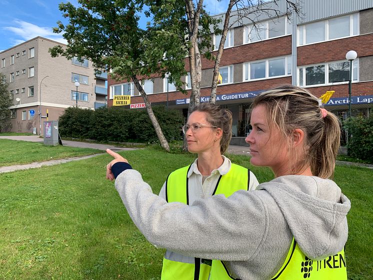 Erika Landén och Annika Alexander i några av de miljöer de dokumenterar