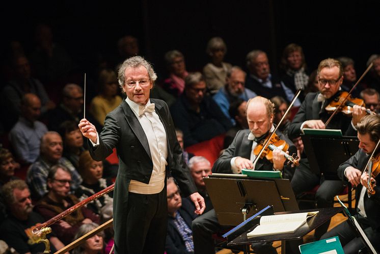 Franz Welser-Möst dirigerar Beethoven och Sjostakovitj.