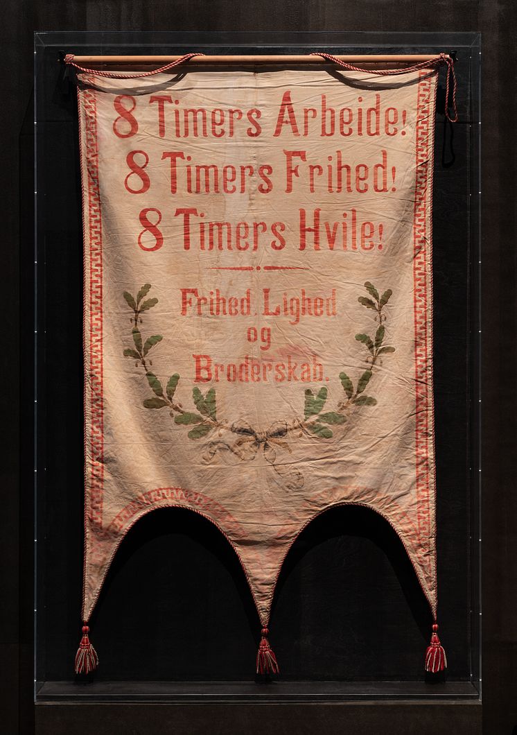 Banner with the text ”8 Hours’ Work! 8 Hours’ Freedom! 8 Hours’ Rest!”, around 1914