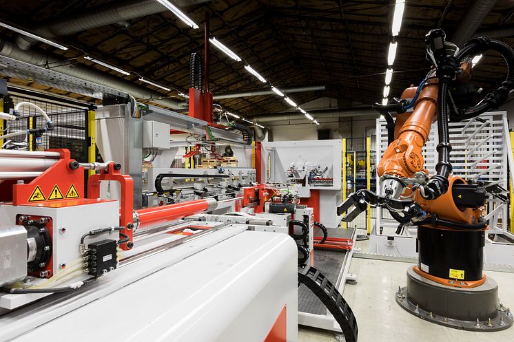 Proton Engineering, liggande format, två nya, helautomatiserade robotceller 