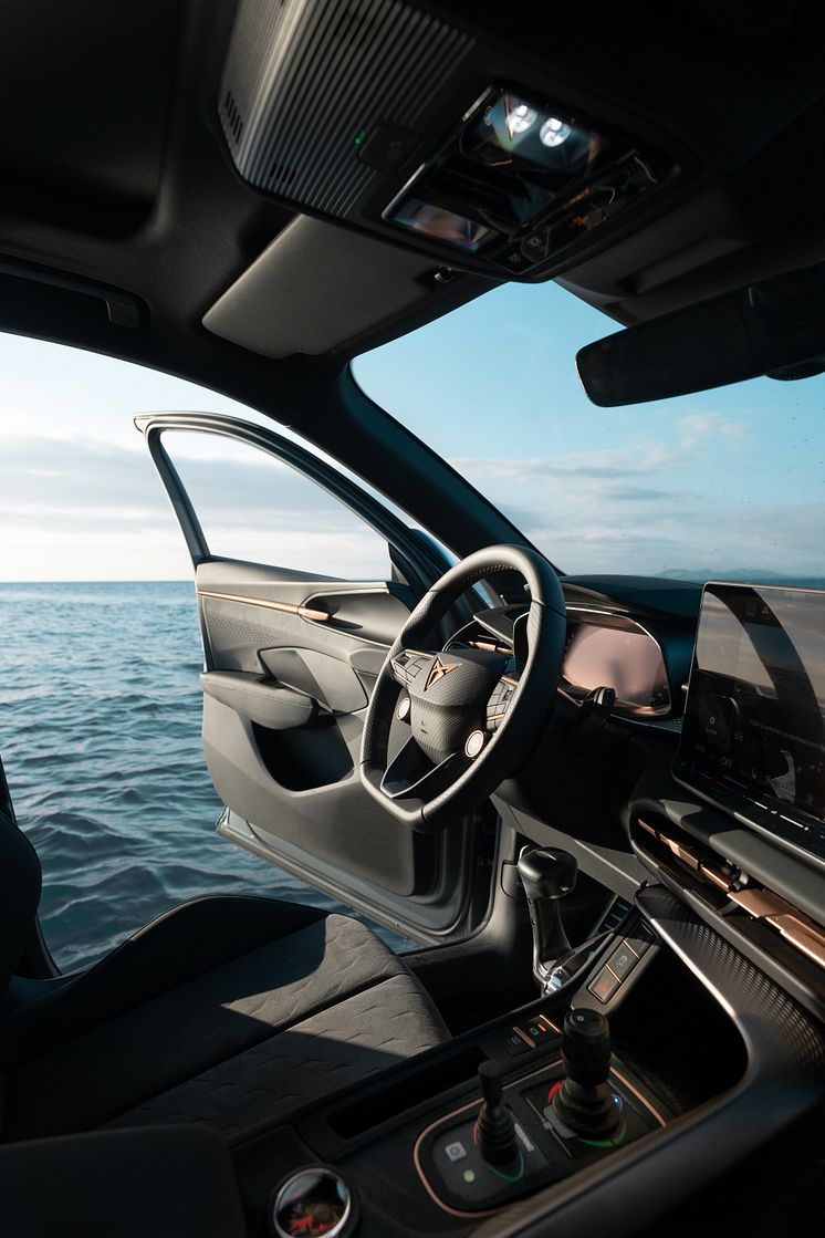 VETUS - The driver's cockpit of the CUPRA Terramar America's Cup car. Credit_CUPRA.jpg