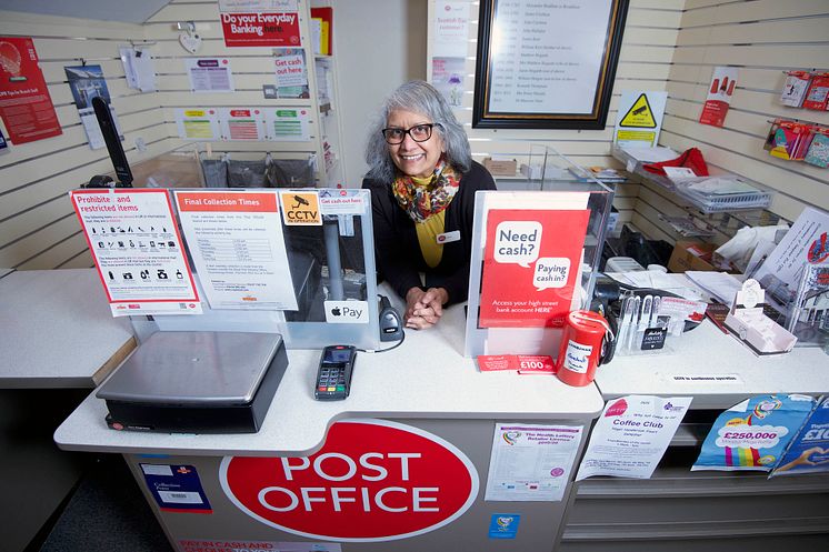 Nazra Alam behind the counter (002)