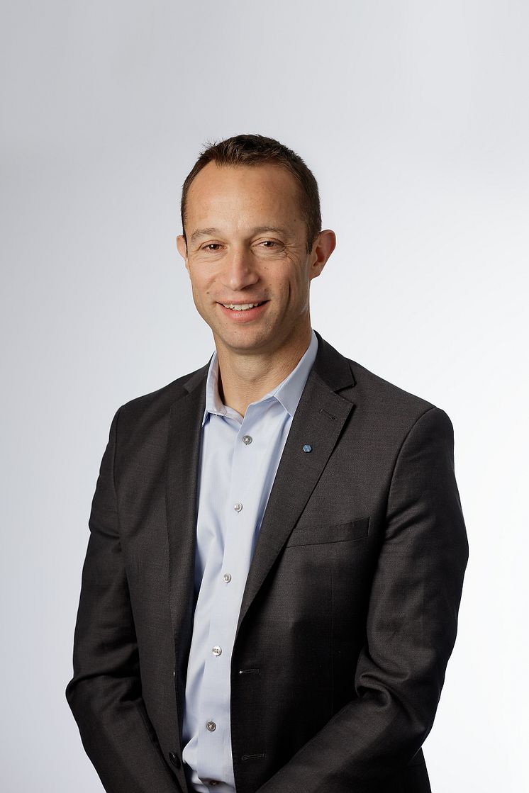 Iddo Leshem, pressbild stående