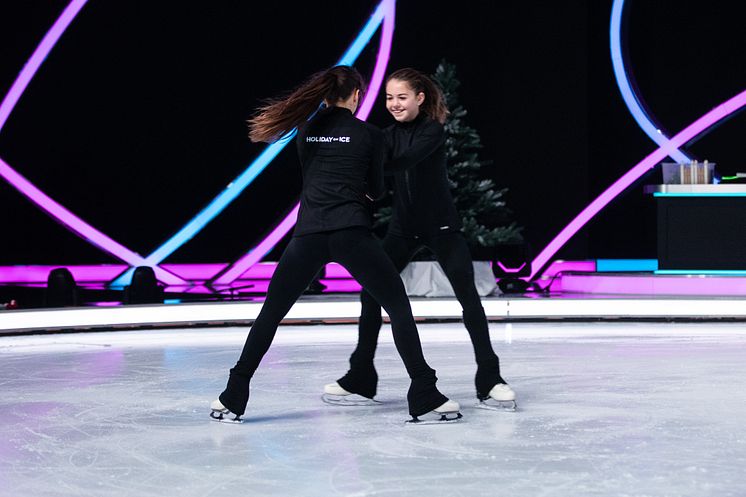 HOLIDAY ON ICE ACADEMY Nachwuchstalent Carolina Raabe aus Hamburg beim Training für Dancing on Ice