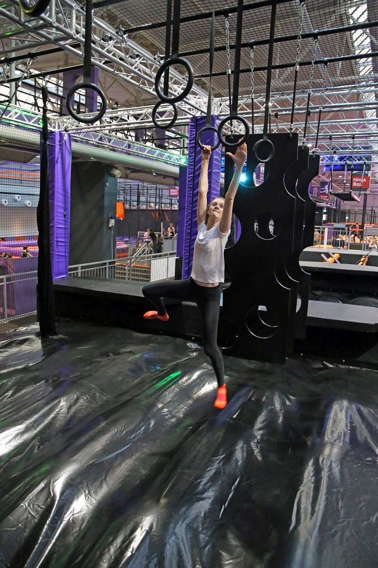 Der Hindernisparcours "Ninja Box" im JUMP House Leipzig erfordert Kraft und Ausdauer